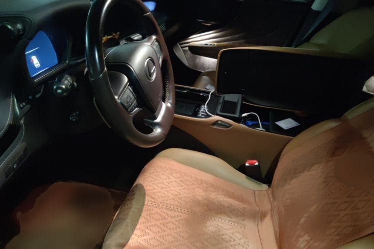 Used Lexus LS 2020 500h Excellence Edition China VI standard Left Front Seat