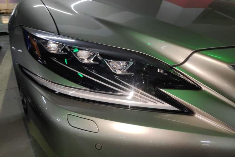 Used Lexus LS 2020 500h Excellence Edition China VI standard Right Front Headlight