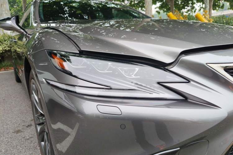 Used Lexus LS 2020 500h F SPORT China VI Right Front Headlight