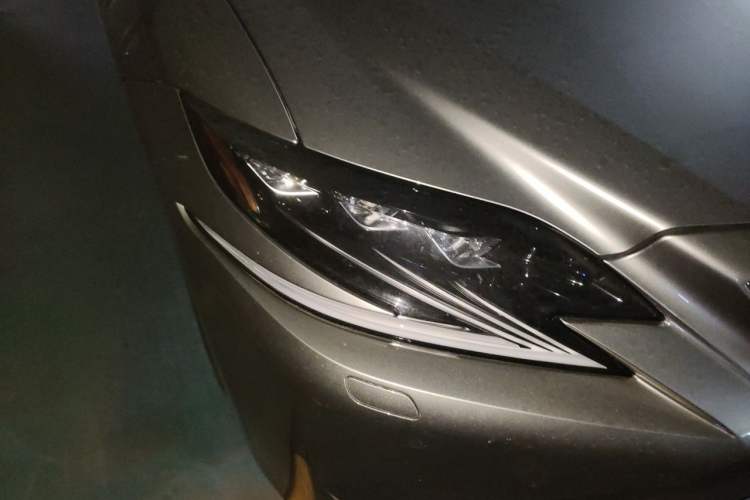 Used Lexus LS 2020 500h Excellence Edition China VI standard Right Front Headlight