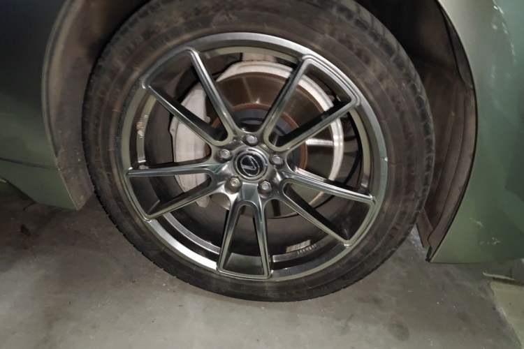 Used Lexus LS 2020 500h Excellence Edition China VI standard Right Front Wheel Hub