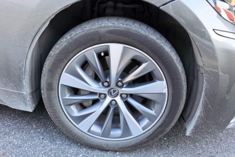 Used Lexus LS 2020 500h Excellence Edition China V Standard Right Front Wheel Hub