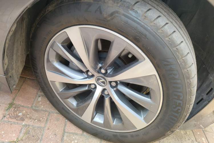 Used Lexus LS 2020 500h Excellence Edition China VI standard Right Front Wheel Hub