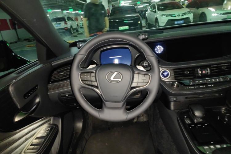 Used Lexus LS 2020 500h Excellence Edition China VI standard Steering Wheel