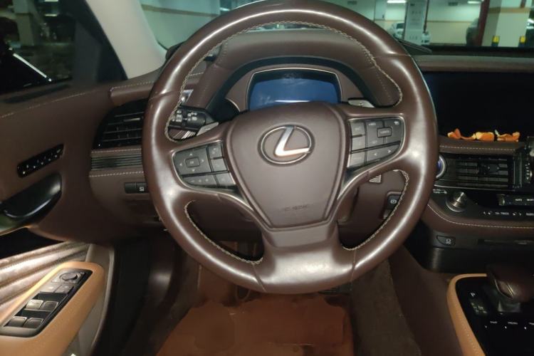 Used Lexus LS 2020 500h Excellence Edition China VI standard Steering Wheel