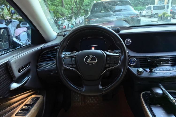 Used Lexus LS 2020 500h Excellence Edition China V Standard Steering Wheel