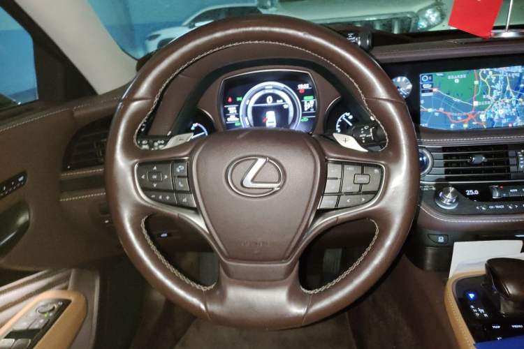Used Lexus LS 2020 500h Excellence Edition China VI standard Steering Wheel