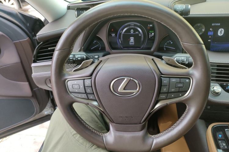 Used Lexus LS 2020 500h Excellence Edition China VI standard Steering Wheel