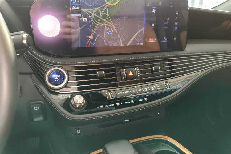 Used Lexus LS 2021 500h Excellence Edition Audio And AC Panel