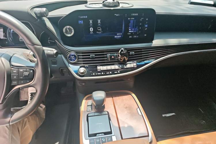 Used Lexus LS 2021 500h Excellence Edition Audio And AC Panel