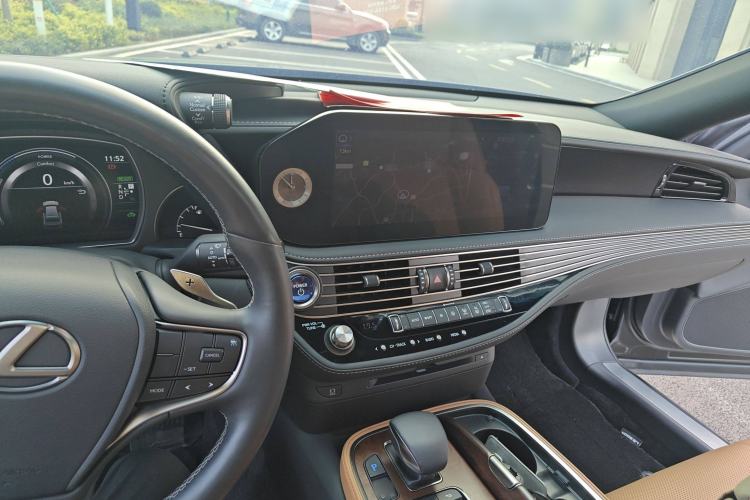Used Lexus LS 2021 500h Excellence Edition Center Console