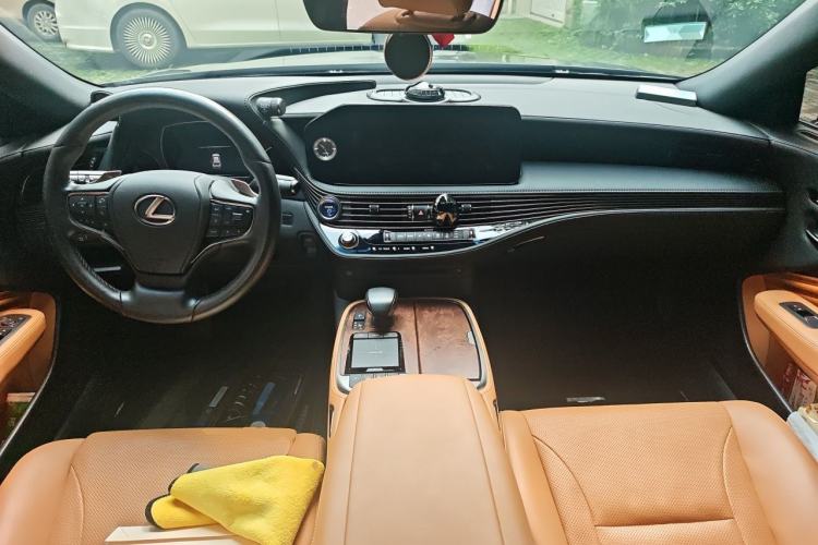 Used Lexus LS 2021 500h Excellence Edition Center Console
