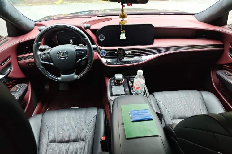 Used Lexus LS 2021 500h Executive Edition Center Console