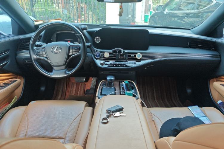 Used Lexus LS 2021 500h Excellence Edition Center Console