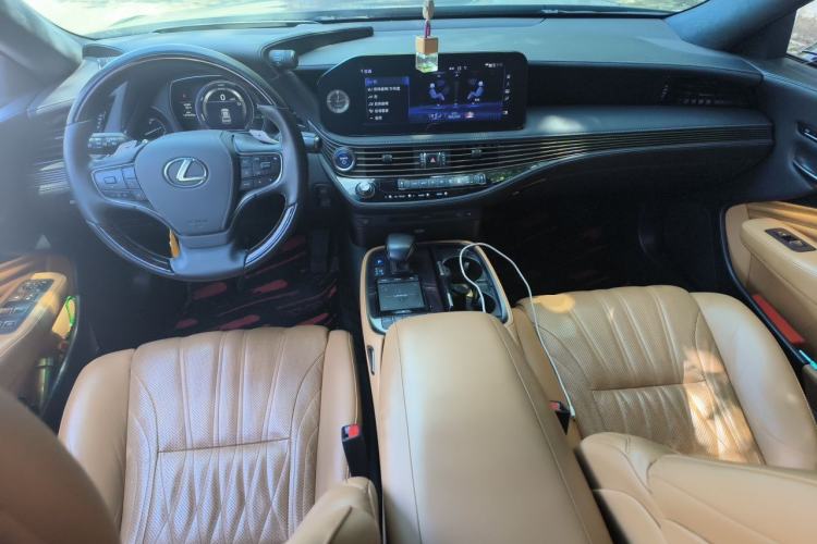 Used Lexus LS 2021 500h Luxury Edition Center Console