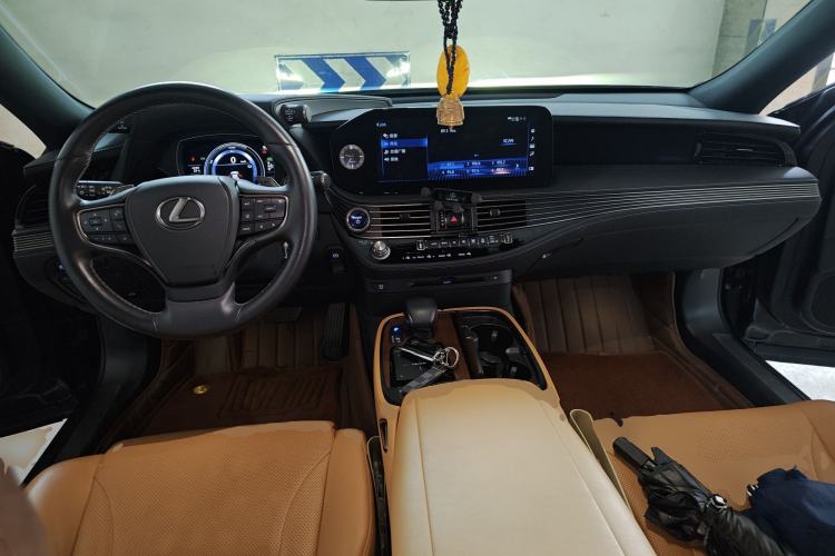 Used Lexus LS 2021 500h Excellence Edition Center Console