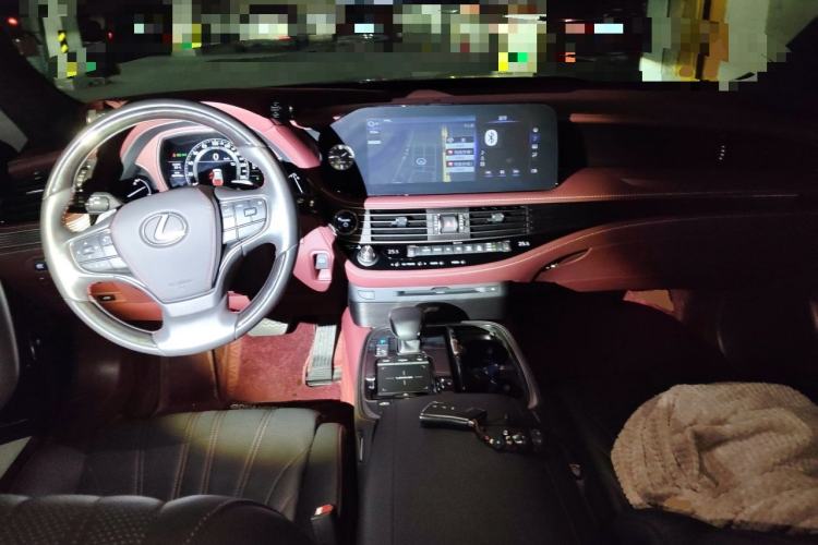 Used Lexus LS 2021 500h Executive Edition Center Console