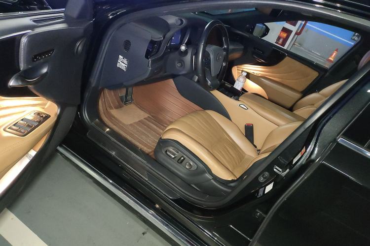 Used Lexus LS 2021 500h Luxury Edition Driver Seat