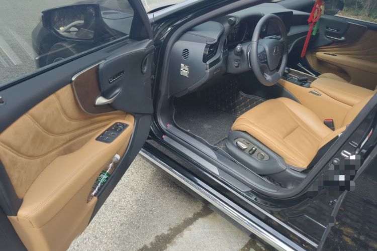 Used Lexus LS 2021 500h Excellence Edition Driver Seat