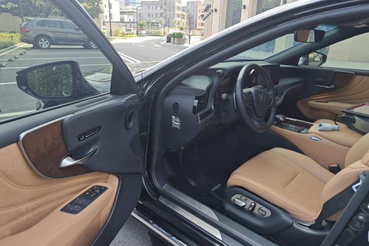 Used Lexus LS 2021 500h Excellence Edition Driver Seat