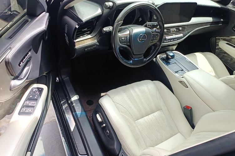 Used Lexus LS 2021 500h Executive Edition Driver Seat
