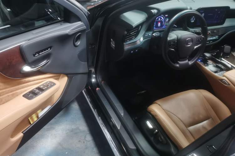 Used Lexus LS 2021 500h Excellence Edition Driver Seat