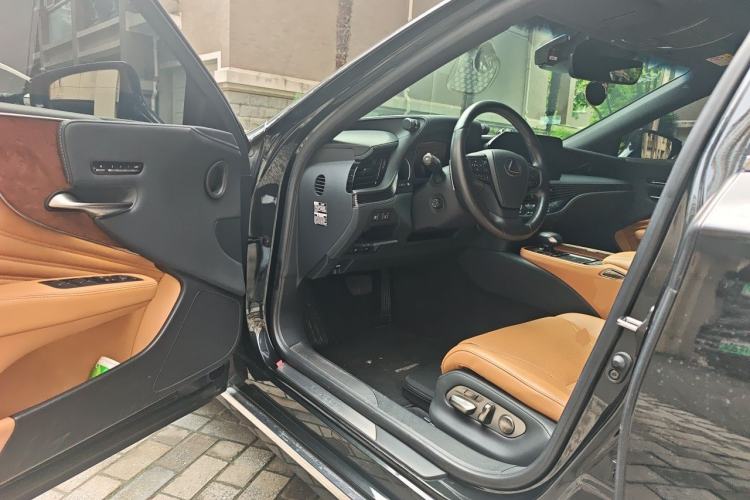 Used Lexus LS 2021 500h Excellence Edition Driver Seat