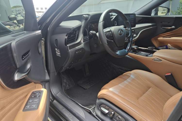Used Lexus LS 2021 500h Luxury Edition Driver Seat