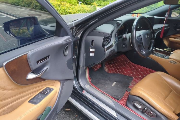 Used Lexus LS 2021 500h Excellence Edition Driver Seat