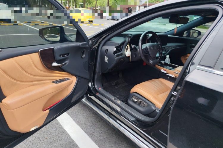 Used Lexus LS 2021 500h Luxury Edition Driver Seat