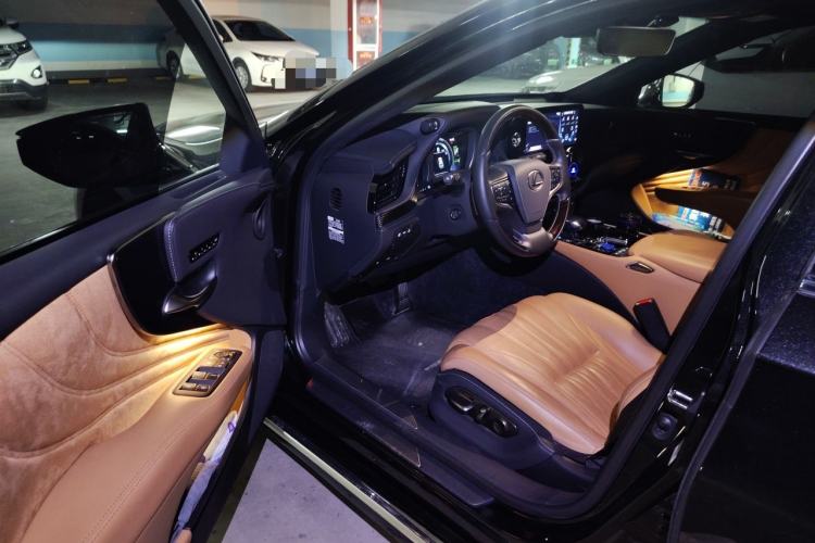 Used Lexus LS 2021 500h Luxury Edition Driver Seat