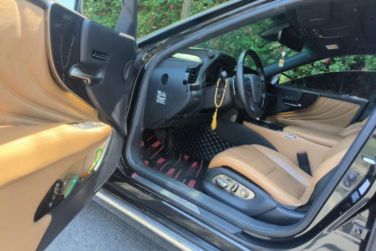 Used Lexus LS 2021 500h Luxury Edition Driver Seat