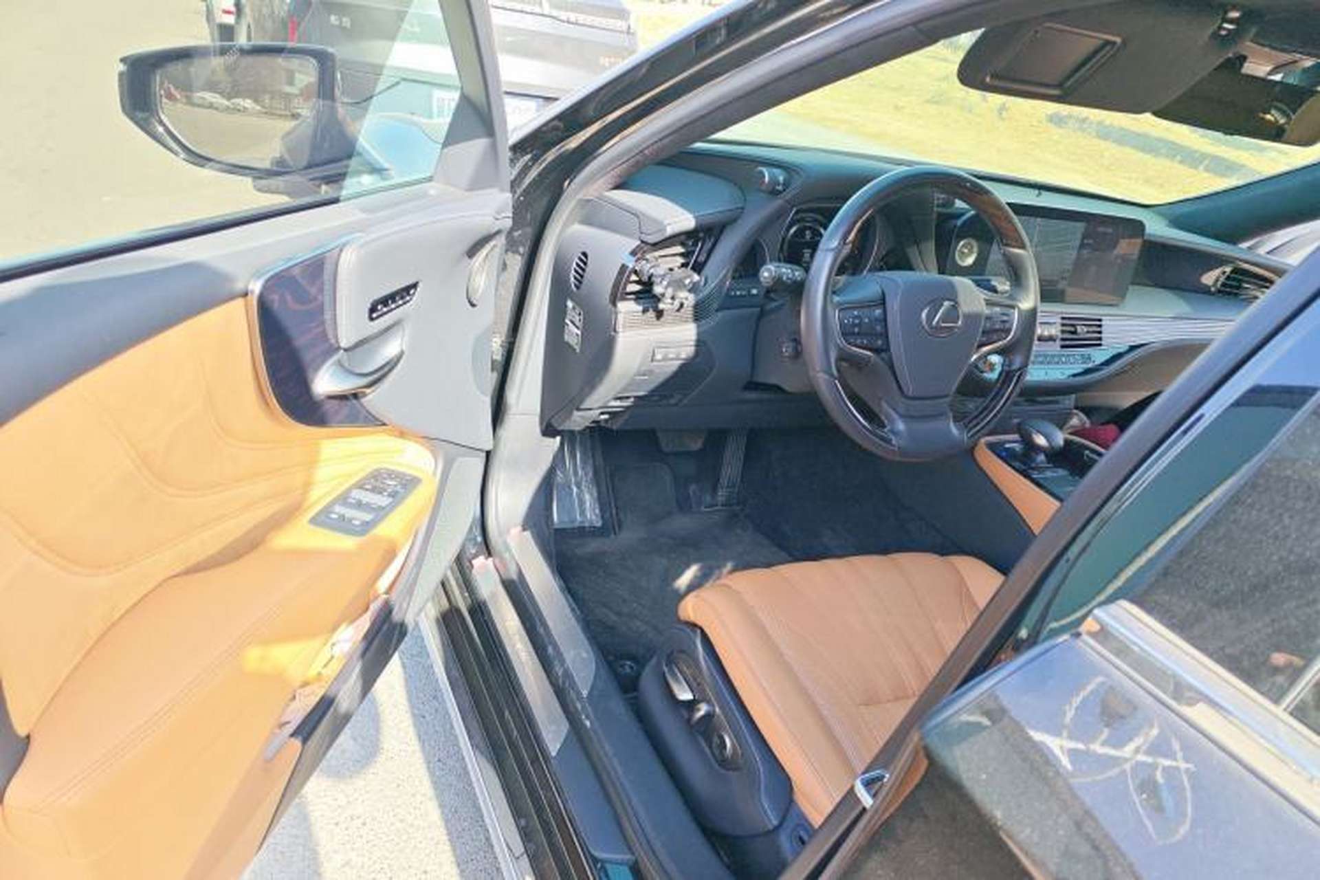 Used Lexus LS 2021 500h Luxury Edition Driver Seat