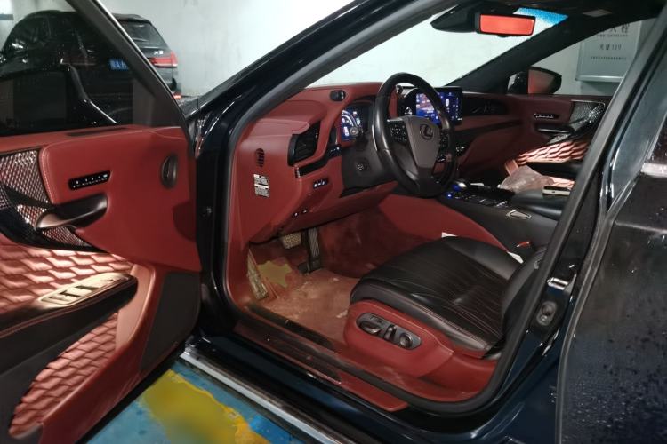 Used Lexus LS 2021 500h Executive Edition Driver Seat
