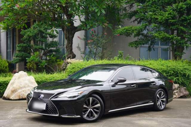 Ojetý Lexus LS 2021 500h Excellence Edition