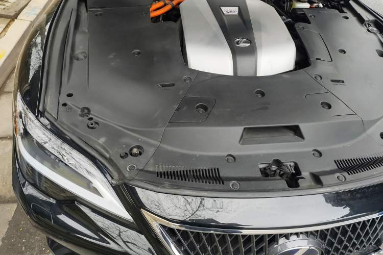 Used Lexus LS 2021 500h Luxury Edition Engine Bay Right