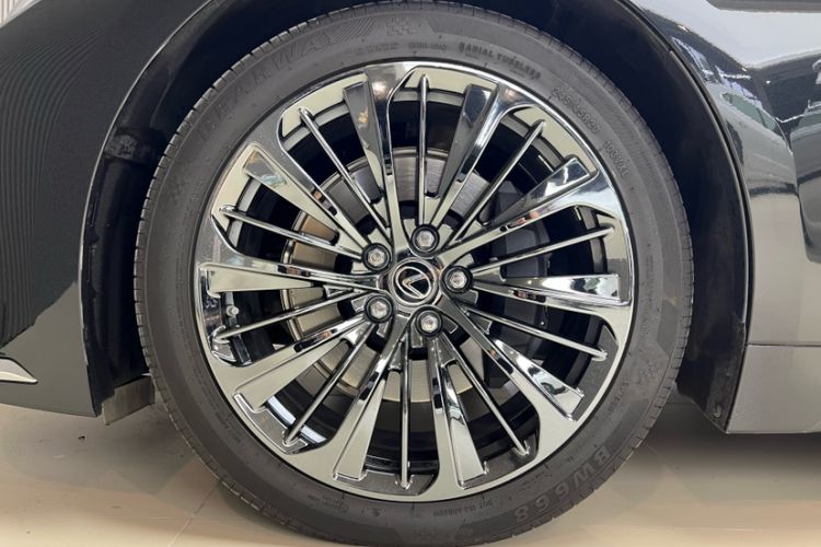 Used Lexus LS 2021 500h Luxury Edition Exterior 2