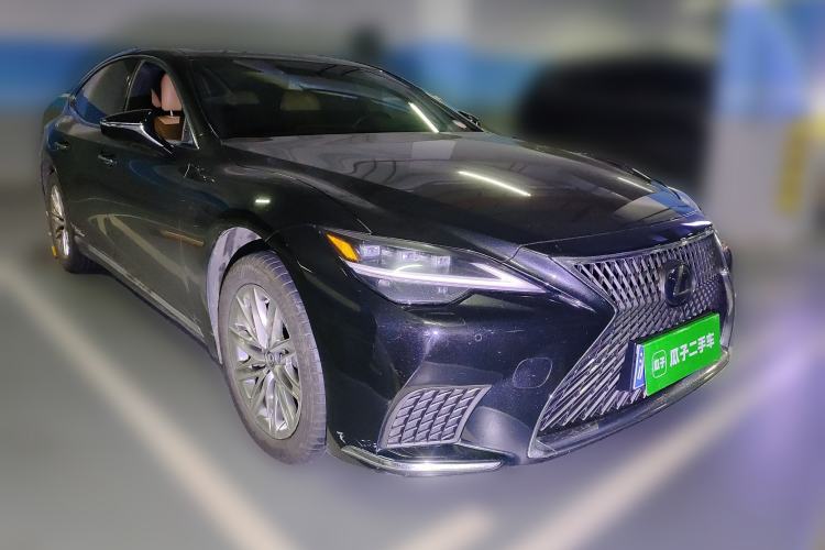 Used Lexus LS 2021 500h Luxury Edition Front Right 45 Deg