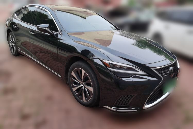 Used Lexus LS 2021 500h Zhenyue Edition Front Right 45 Deg