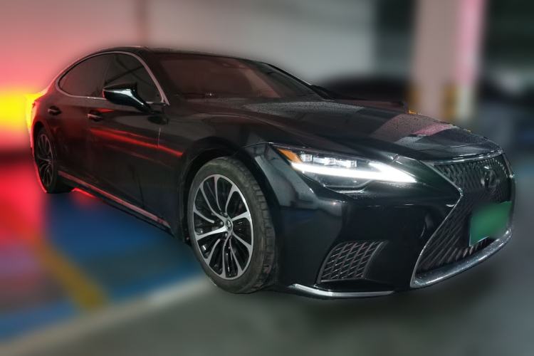 Used Lexus LS 2021 500h Executive Edition Front Right 45 Deg