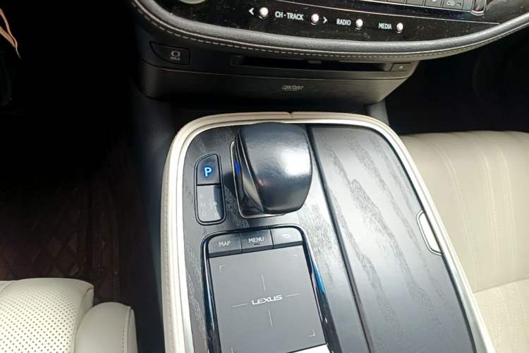 Used Lexus LS 2021 500h Executive Edition Gear Lever