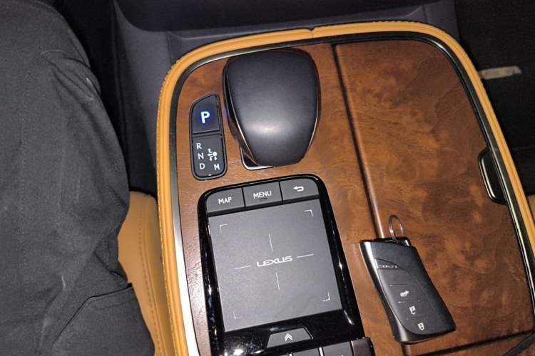 Used Lexus LS 2021 500h Excellence Edition Gear Lever