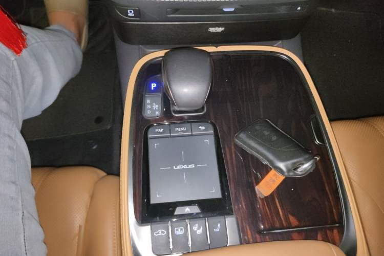 Used Lexus LS 2021 500h Luxury Edition Gear Lever
