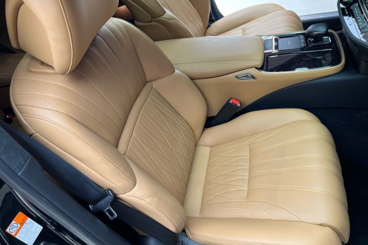 Used Lexus LS 2021 500h Luxury Edition Interior 11
