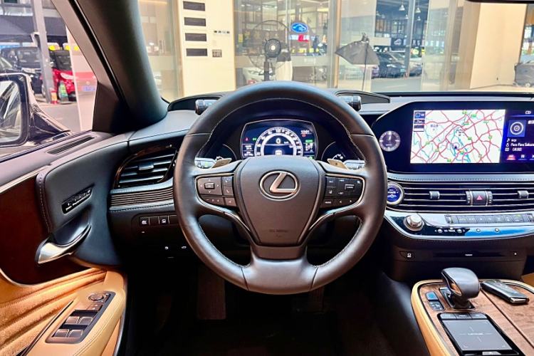 Used Lexus LS 2021 500h Excellence Edition Interior 2