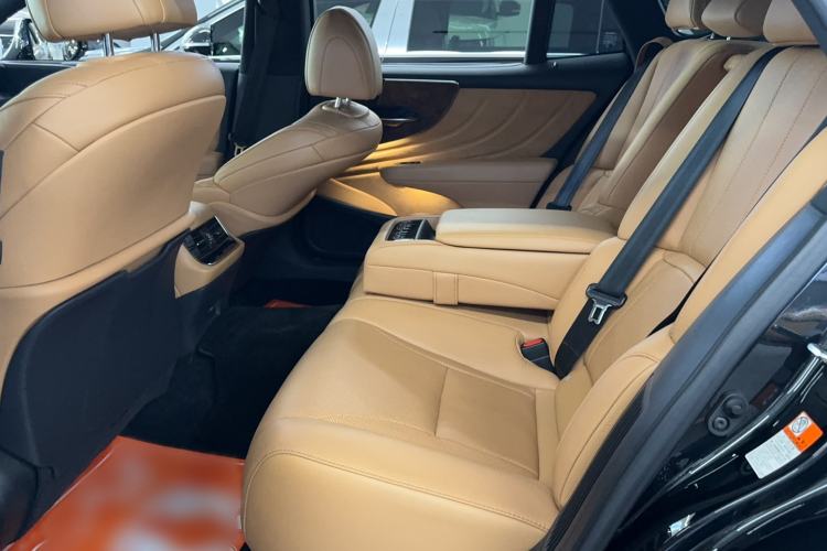 Used Lexus LS 2021 500h Excellence Edition Interior 2