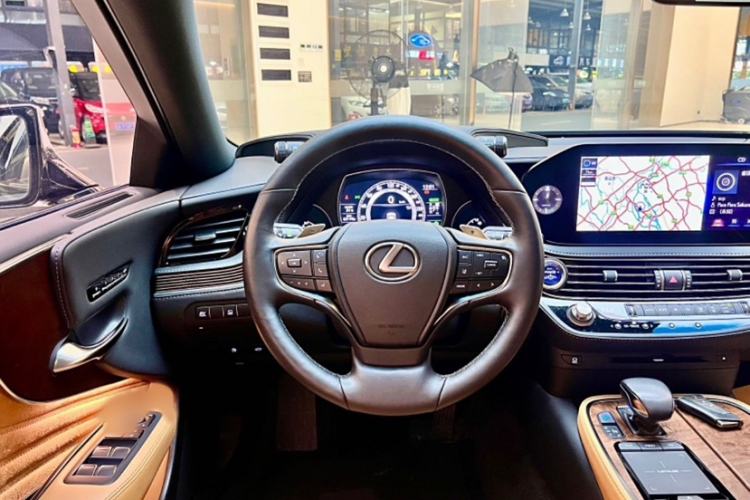 Used Lexus LS 2021 500h Excellence Edition Interior 2