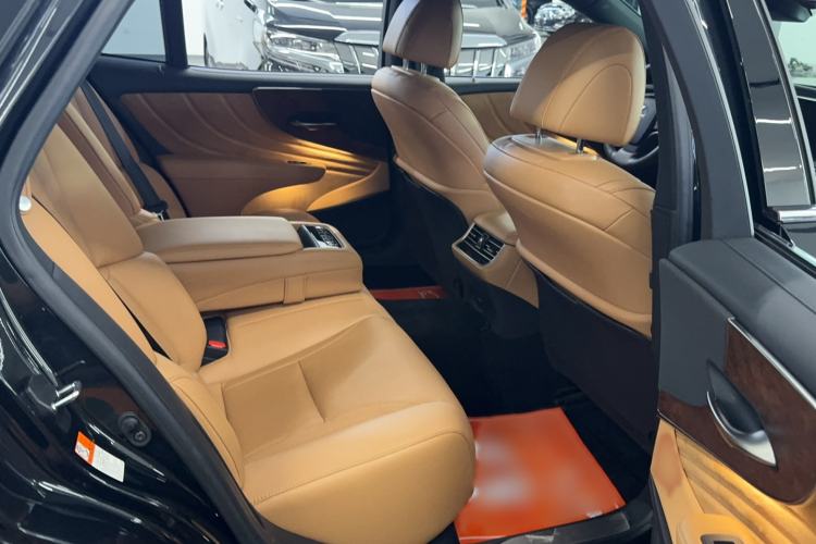 Used Lexus LS 2021 500h Excellence Edition Interior 3