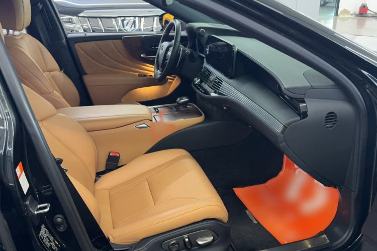 Used Lexus LS 2021 500h Excellence Edition Interior 4