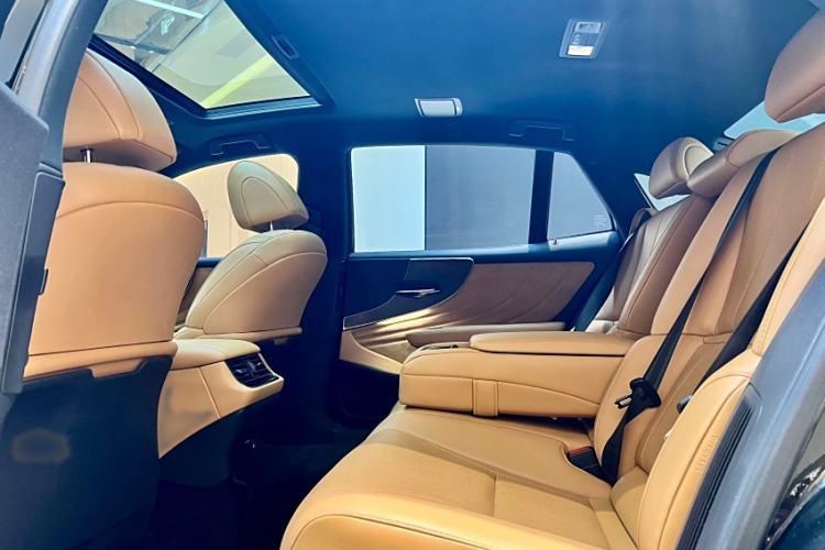 Used Lexus LS 2021 500h Excellence Edition Interior 8